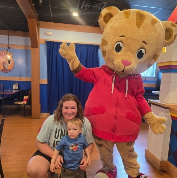 Meet the Posher - Picture 4 of 4